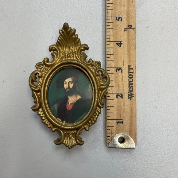 Vintage Ornate Hong Kong molded plastic framed portraits, wall art set of 3 - Picture 14 of 15